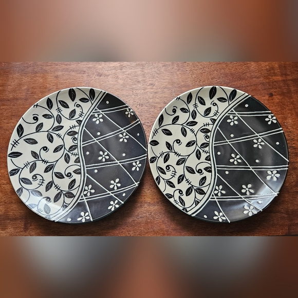 Tabletops lifestyles Other - Set of 2 qty. Tabletops Lifestyles decorative plates. 8.5" round black/cream